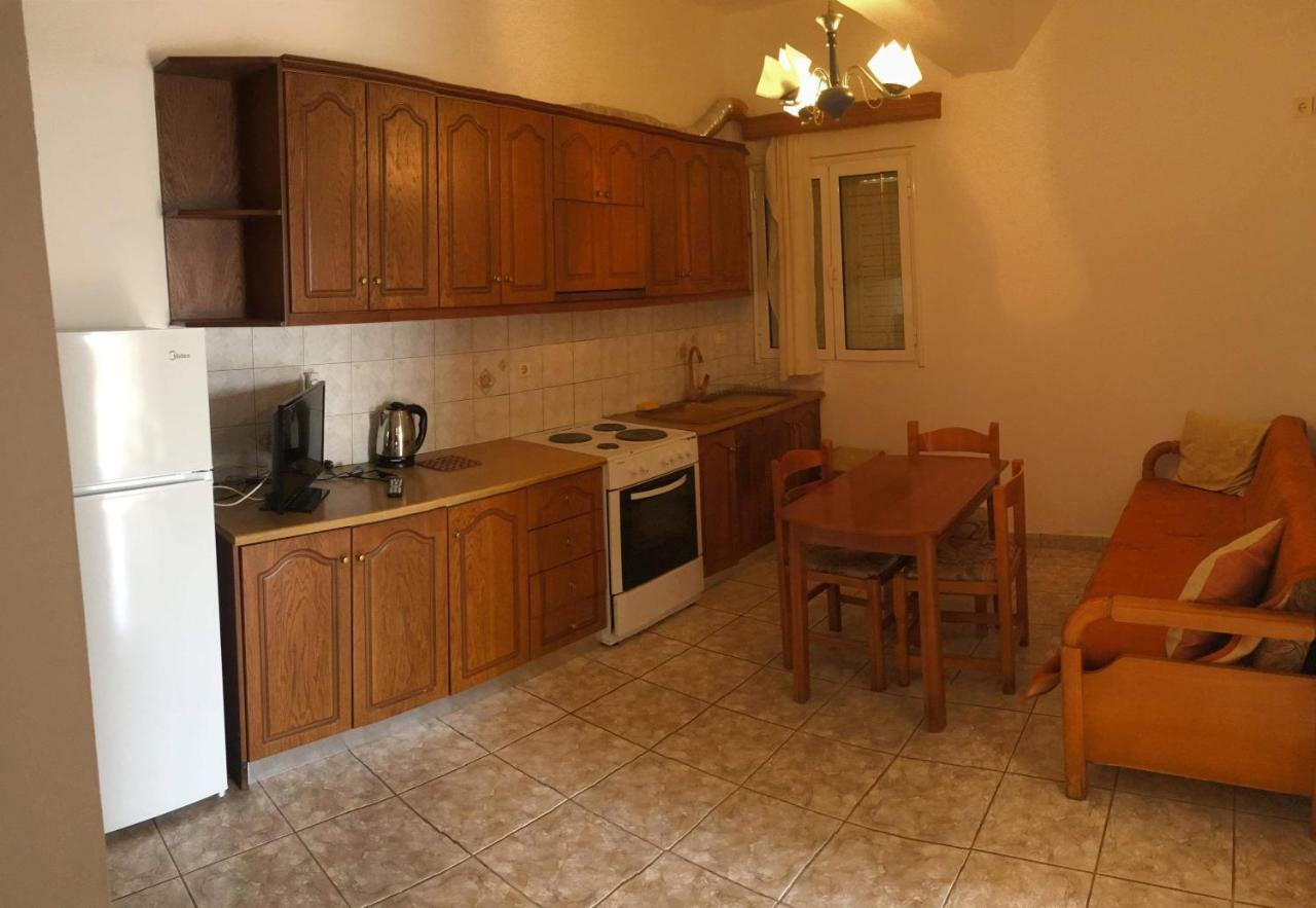 Elena * Sarandë